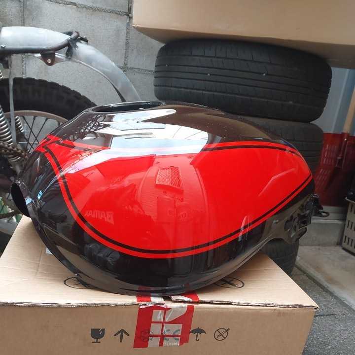 カワサキ　Z900RS　50th　ガソリンタンク　傷あり