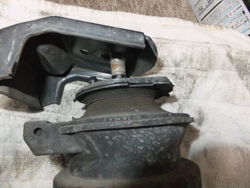 トヨタ アルテッツァ エンジンマウント（RS200 Zエディション SXE10 3S