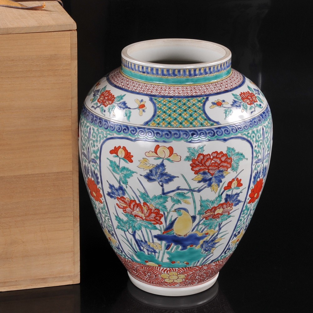色絵　柿右衛門様式　花鳥図　大壺　箱付き　高さ約３７ｃｍ