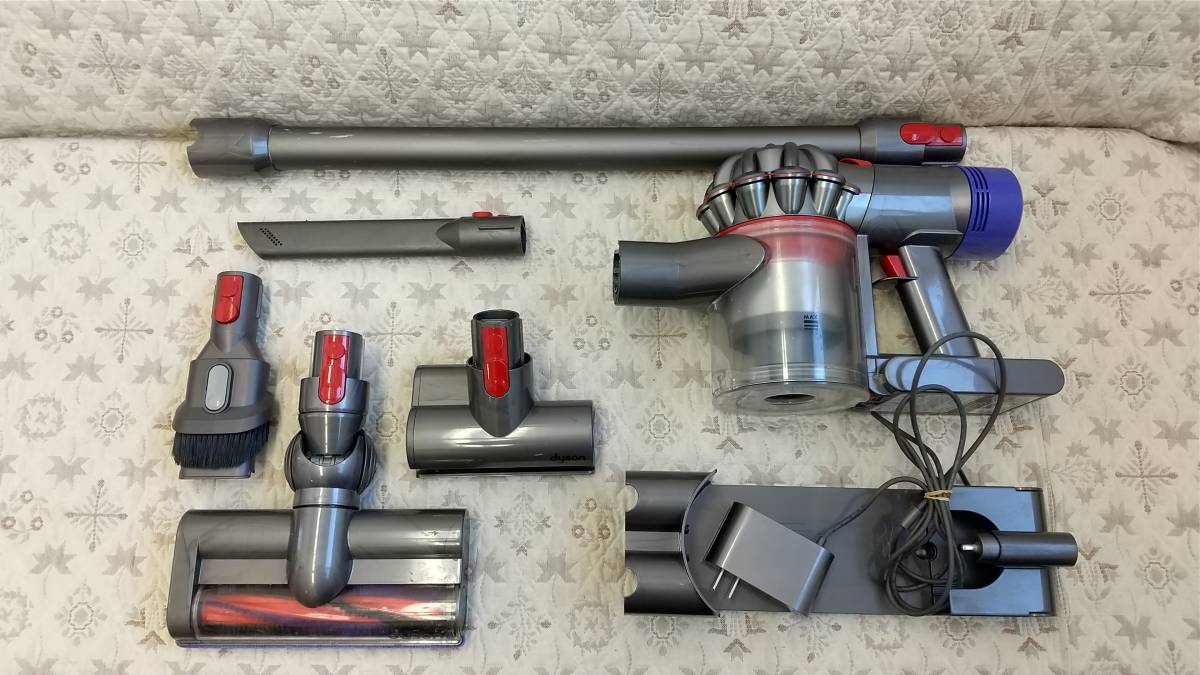 687】 中古品 dyson ダイソン SV10 コードレスクリーナー 687】 中古品 dyson ダイソン SV10 コードレスクリーナー