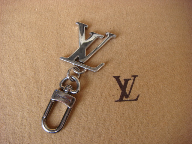 LOUIS 美品 ルイヴィトン イニシャル LV キーリング キーホルダー