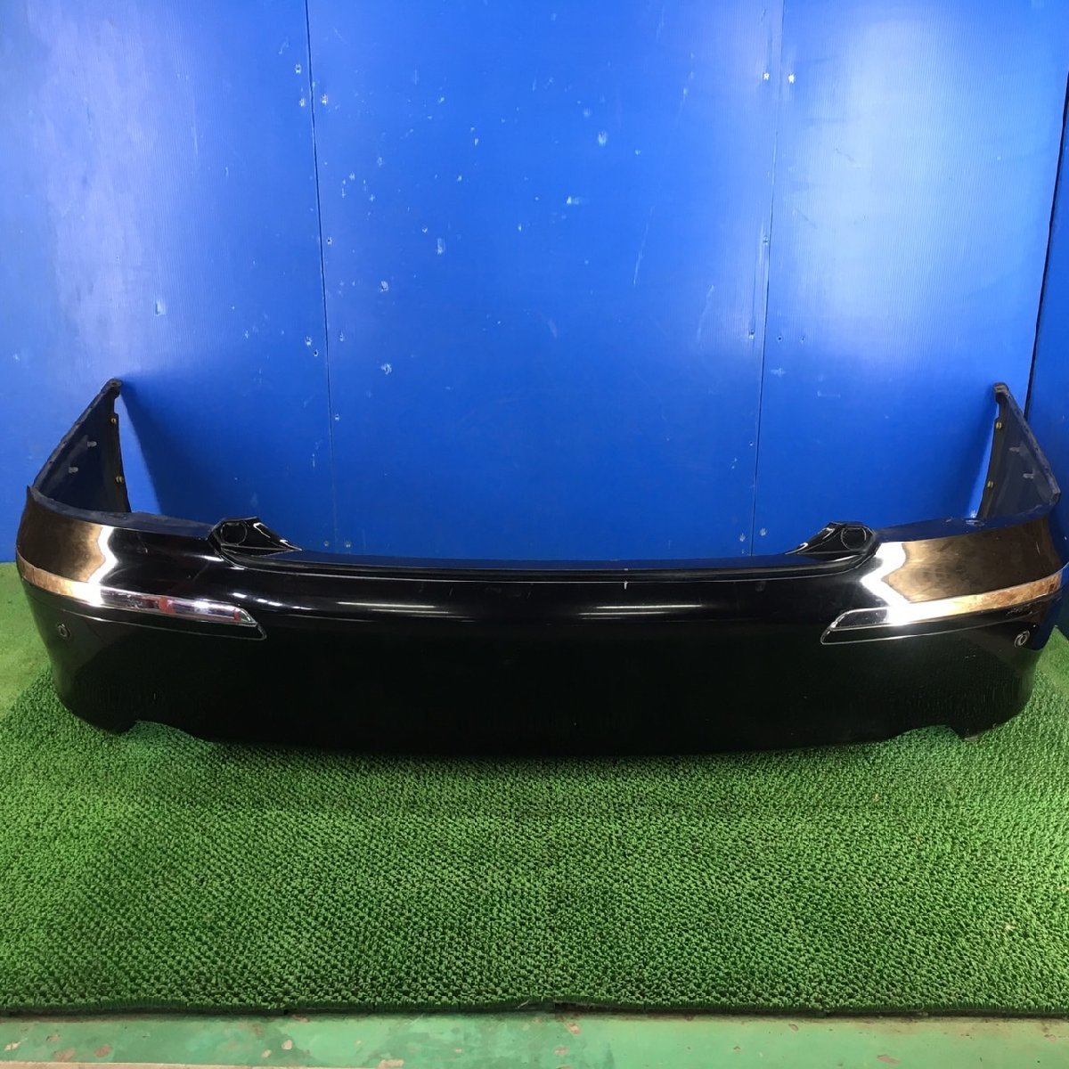 クラウンマジェスタ UZS187 18系 リアバンパー ソナー付 カラー：202 ブラック［N/3372］