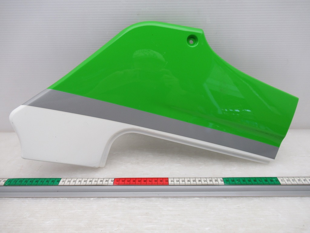 カワサキ　GPZ400R(ZX400)　純正サイドカウル　右