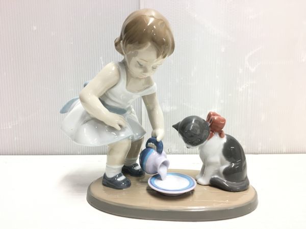 新品，送料無料 LLADRO リヤドロ 召しあがれ 少女 猫 8498 KITTY'S BREAKFAST TIME(リヤドロ)｜売買されたオークション情報、yahooの商品情報をアーカイブ公開 - オークファン リヤドロ