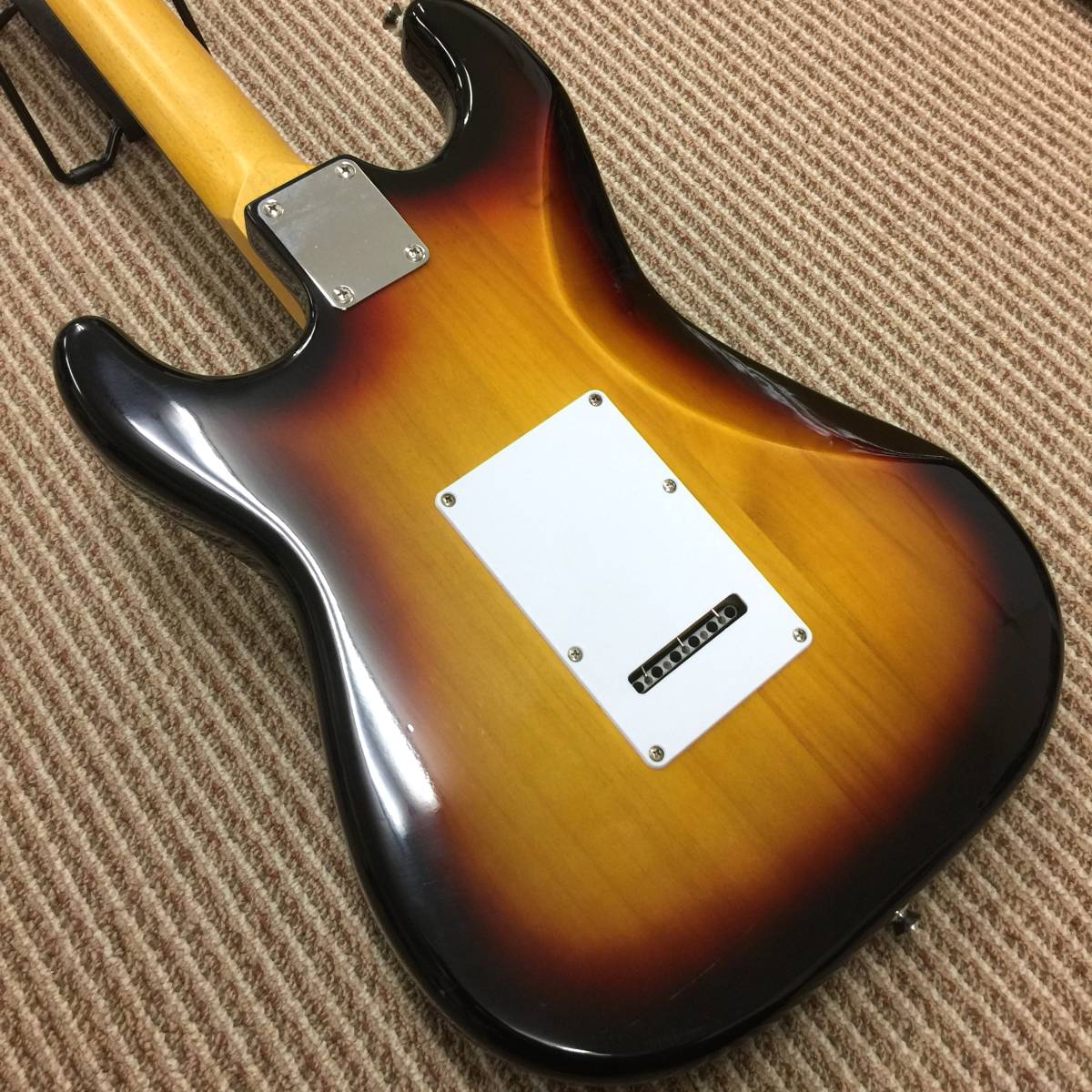 ミニハム2発改 サンバーストのストラトモデルです。 ミニチュア ストラトタイプ ギター