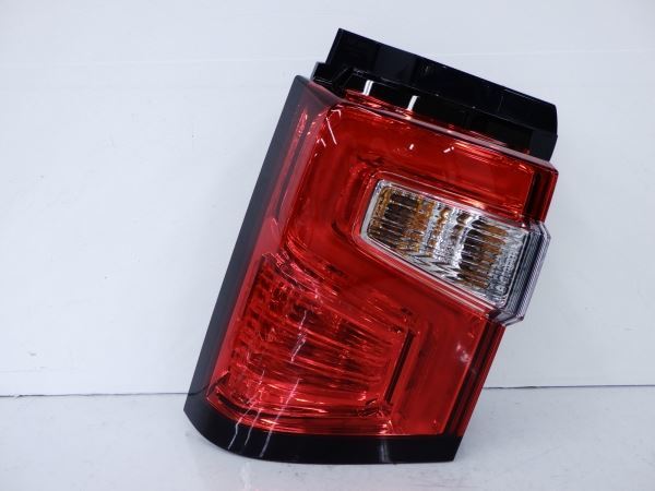 T06462 新型 デリカD5 CV1W 左テールランプ 外側 MOBIS EFM924-01010