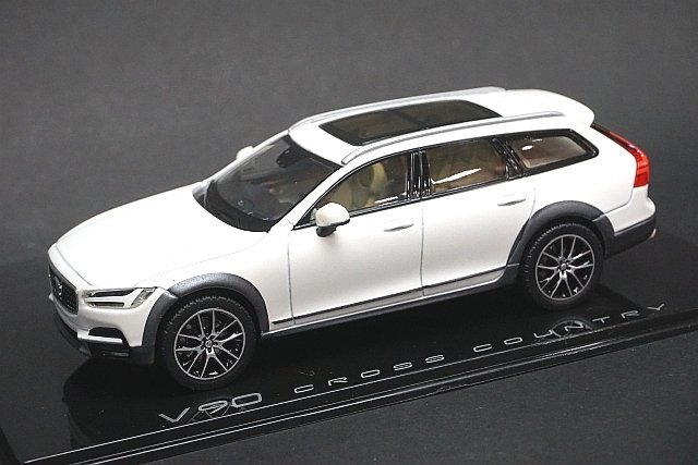 NOREV ノレブ 1/43 VOLVO ボルボ V90 クロスカントリー 2017 クリスタルホワイト ボルボ特注 2300544-200-000