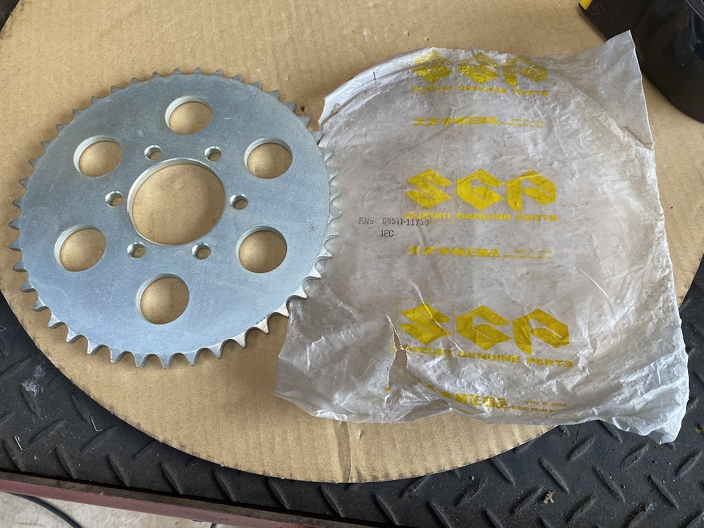 スズキ純正 GT250B リヤスプロケット 525-43T 64511-11740 リア
