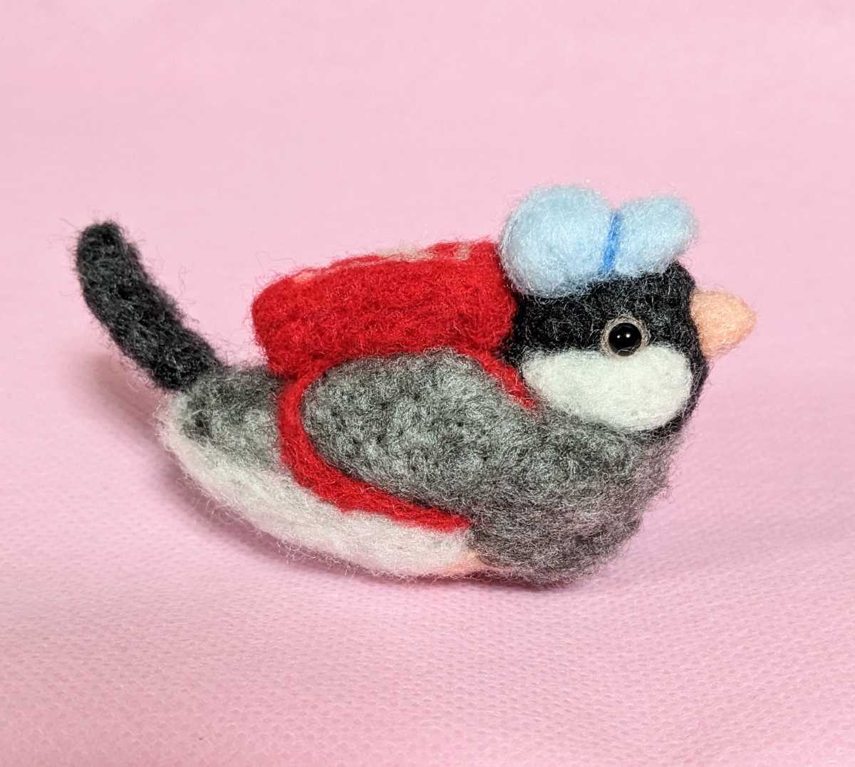 文鳥　羊毛フェルト　配達員の文鳥さん_4