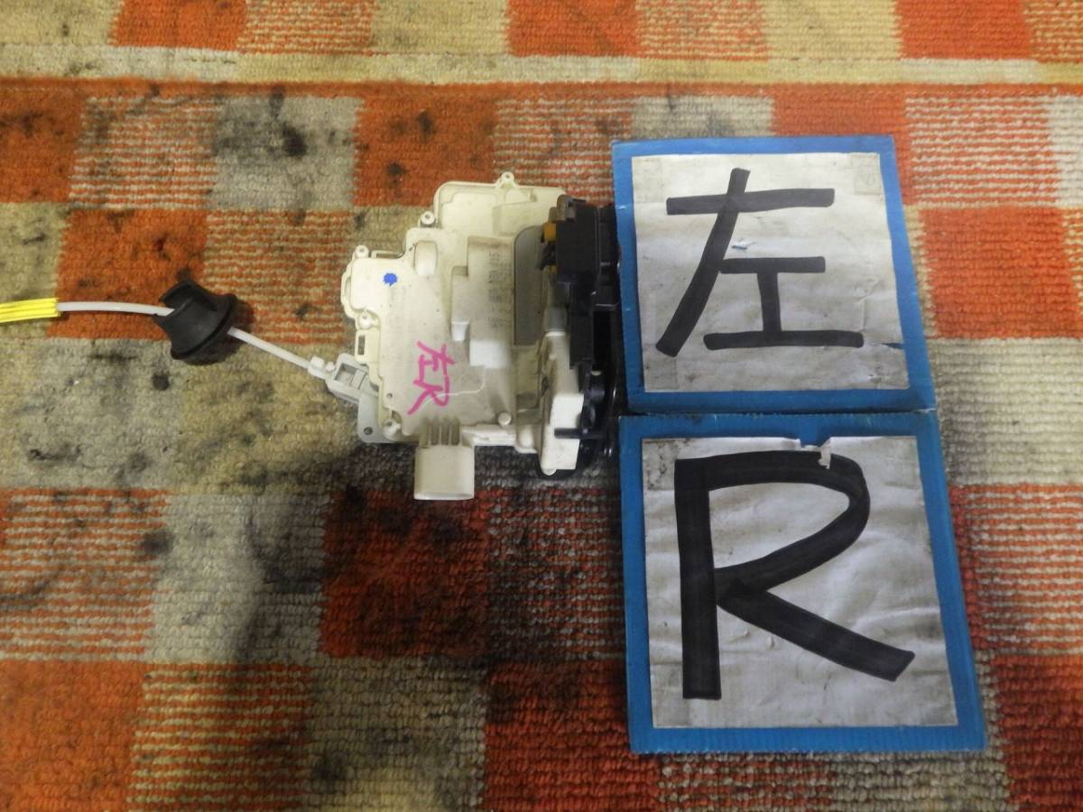 アウディ A4 8E B7 アバント 左 リア 後部席 ドア ロック アクチュエータ ［B］