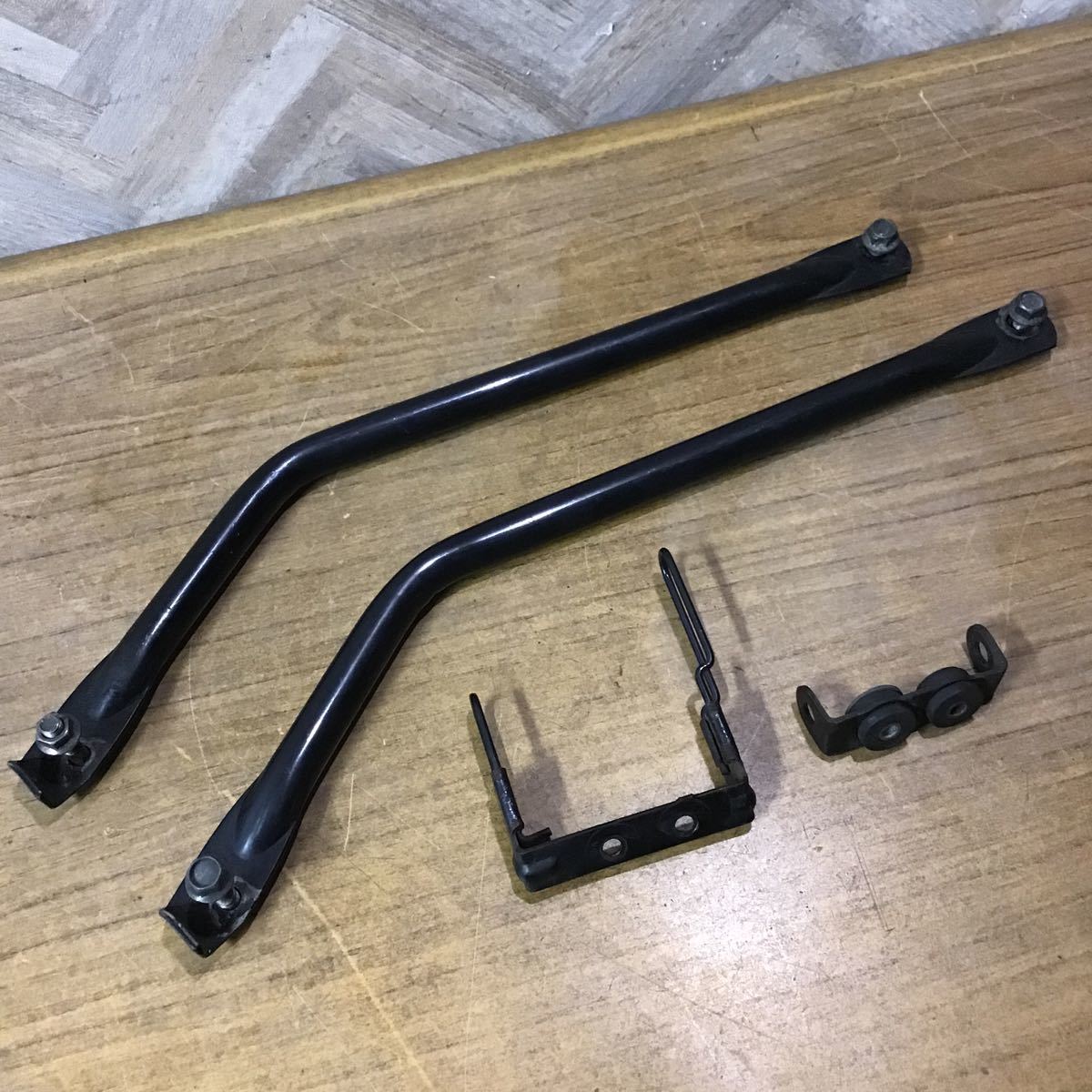 【Z02-32】ヤマハ YB-1 F5B エンジンハンガー ステー 純正部品