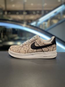 ナイキ レア スニーカー NIKEのYahoo!オークション(旧ヤフオク!)の相場