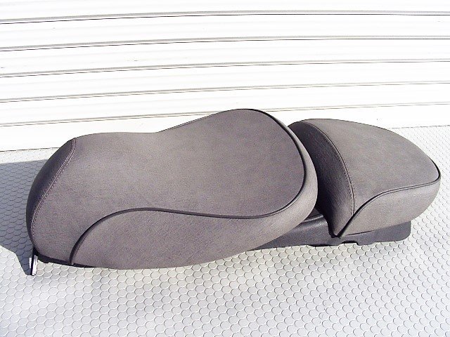 ◎ベスパ GTV250 純正 シート（グレイ系 分割タイプ ピアジオ ヴェスパ Vespa Seat GTV GTS GT 125 200 250 300