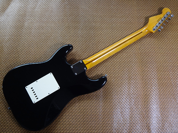 EDWARDS E-SE-100M/LT Lacquer Seymour Duncan Vシェイプ ストラト
