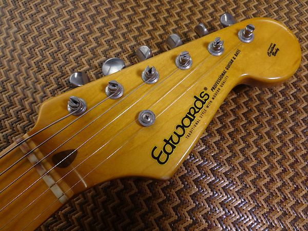 EDWARDS E-SE-100M/LT Lacquer Seymour Duncan Vシェイプ ストラト