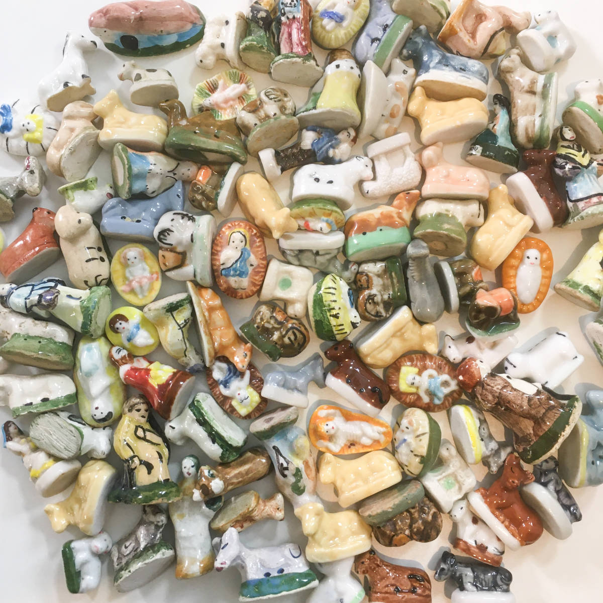 訳あり フェーブ・フェーヴ 100個 フランス アンティーク 雑貨 陶器人形 ガレットデロワ インテリア 12032-24