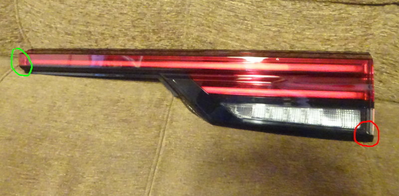 日産オーラのテールランプ新品ジャンク品右側バックドア 265506XL5A