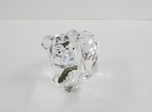 ④【SWAROVSKI/スワロフスキー】 魚をくわえたクマ くま 熊 クリスタル