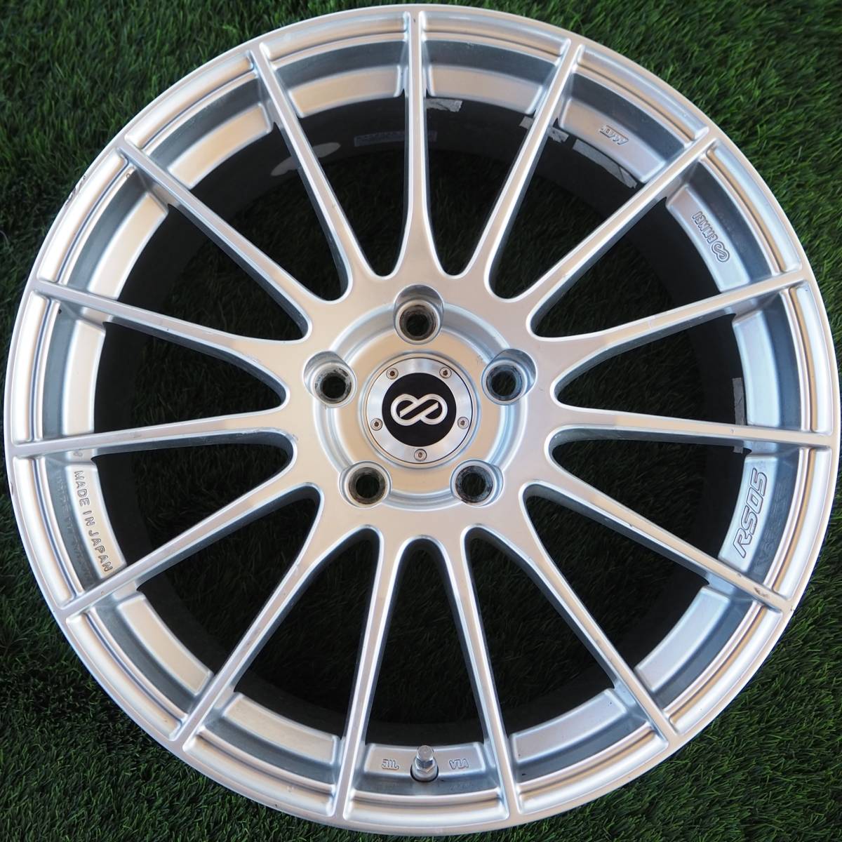 ENKEI RS05 18×8J＋48 PCD114.3 5H シルバー色 中古ホイール4本