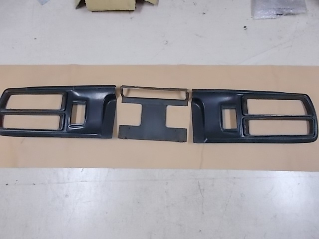 日産純正　S30Z　S31Z　リアーテールガーニッシュセット　フェアレディZ　２４０Z