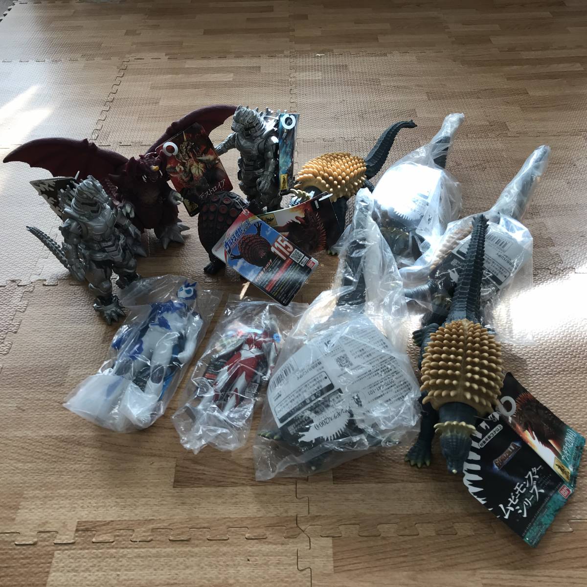 メカゴジラとタッコングのフィギュアです。 - 怪獣