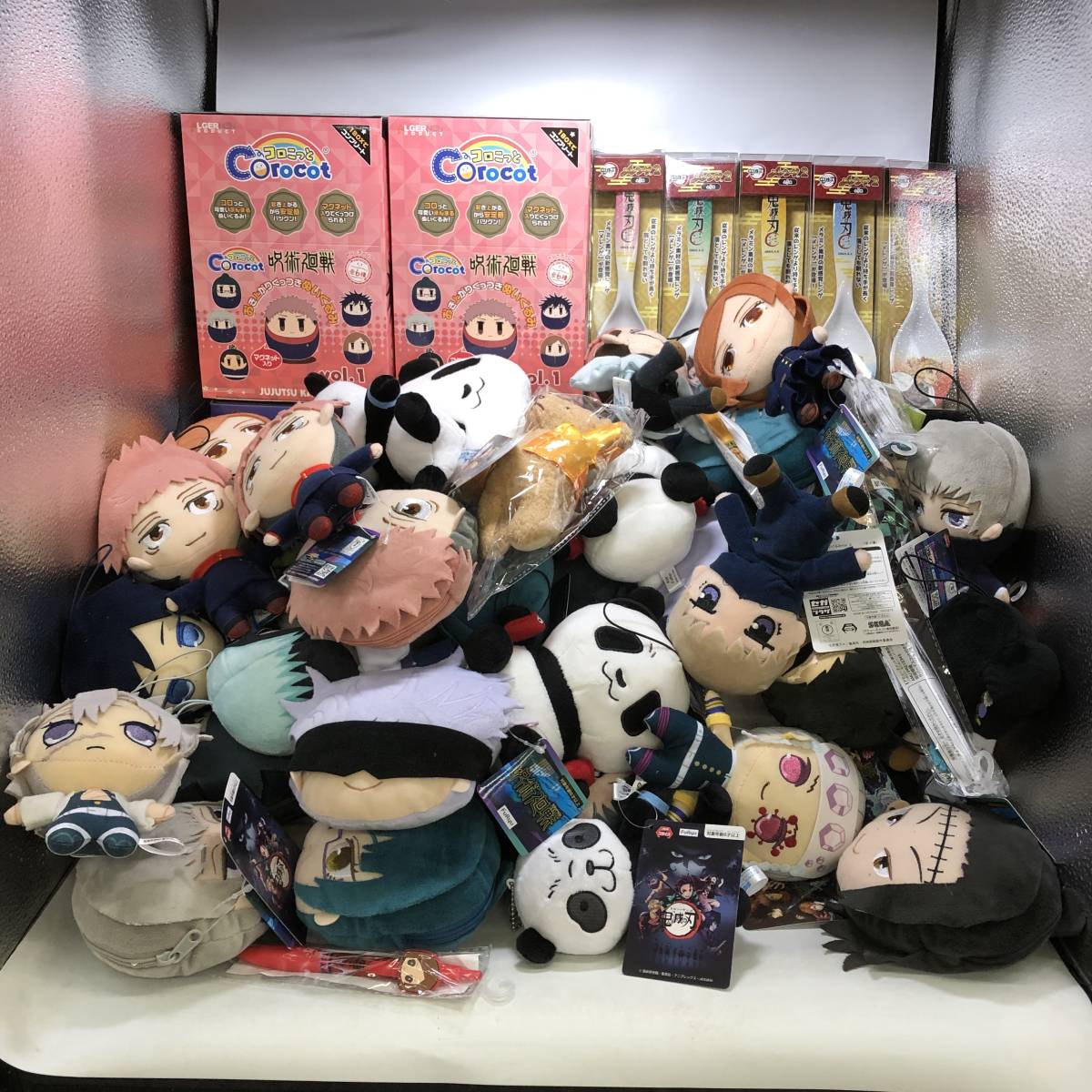 鬼滅の刃シリーズ 呪術廻戦 他 グッズ 大量まとめ 被り有 ぬいぐるみ マスコット ボールペン 缶ケース ポーチ等