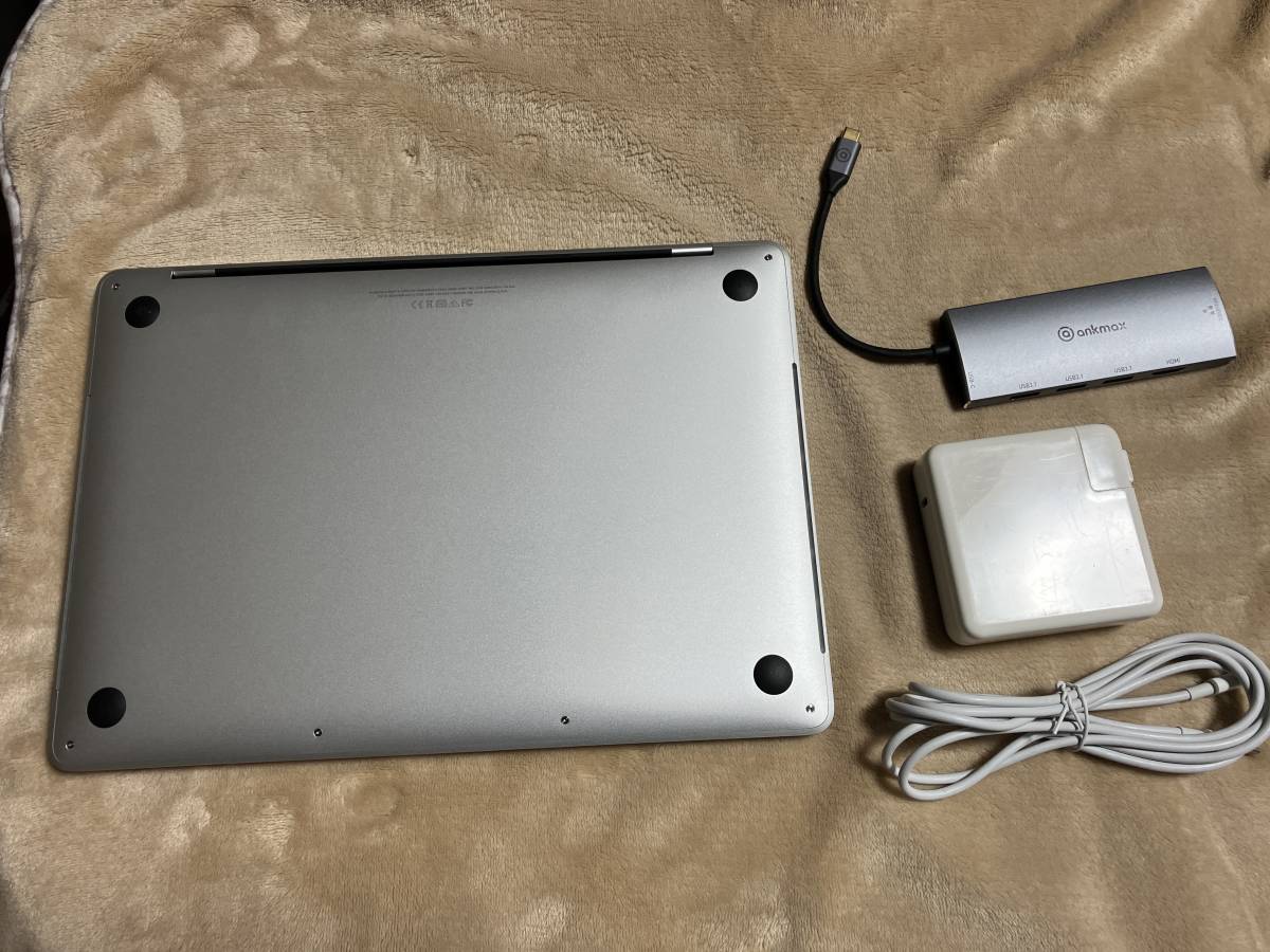 Apple MacBook Pro 13inch 2018 Four Thunderbolt 3 Ports Core i7