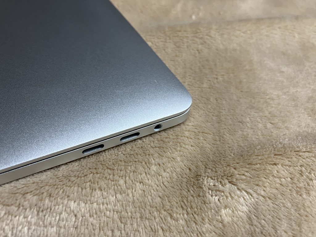 Apple MacBook Pro 13inch 2018 Four Thunderbolt 3 Ports Core i7
