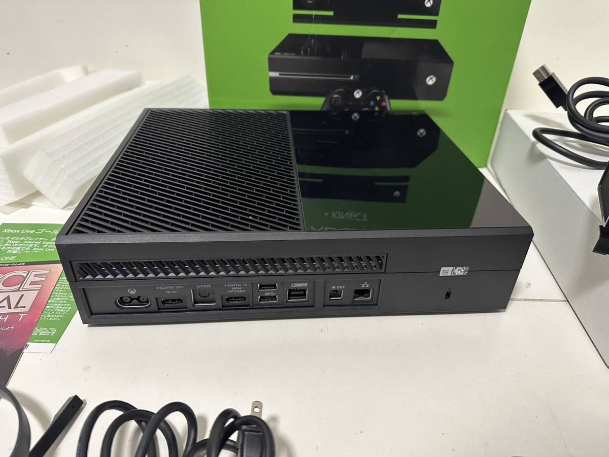 ほぼ完品】【Microsoft Xbox One 本体 コントローラー Kinect キネクト 