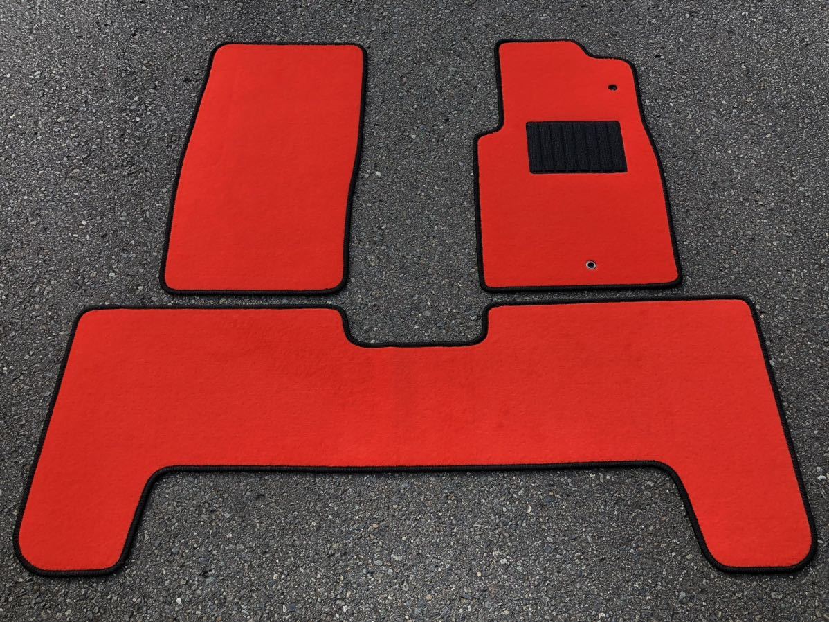 ■送料無料■トヨタ ランドクルーザー 70系 5人乗用 赤無地 フロアマット 日本産 旧車 新品 ランクル（年式：Ｈ２年１月～Ｈ８年５月）