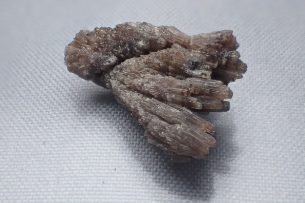 ★【日曜終了】国産鉱物　宮城県池月鉱山の緑鉛鉱（古典的名品！！）★