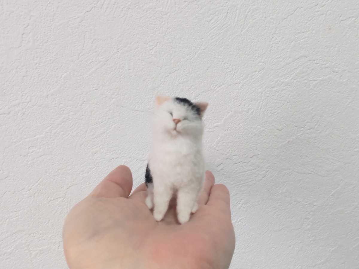 obu＊ハンドメイド＊ 羊毛フェルト 猫 白黒猫 ぶち猫 和猫 ねこ