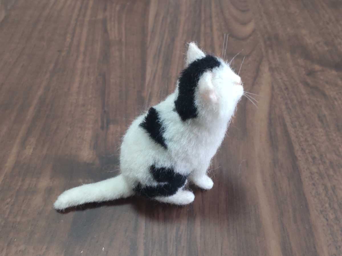 obu＊ハンドメイド＊ 羊毛フェルト 猫 白黒猫 ぶち猫 和猫 ねこ