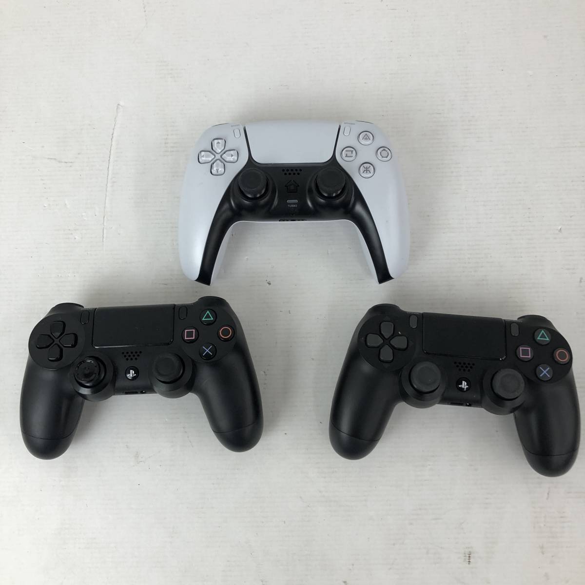 13277)☆【1円～】PS4本体/CHU-2000A+コントローラー3個+ソフト2本 