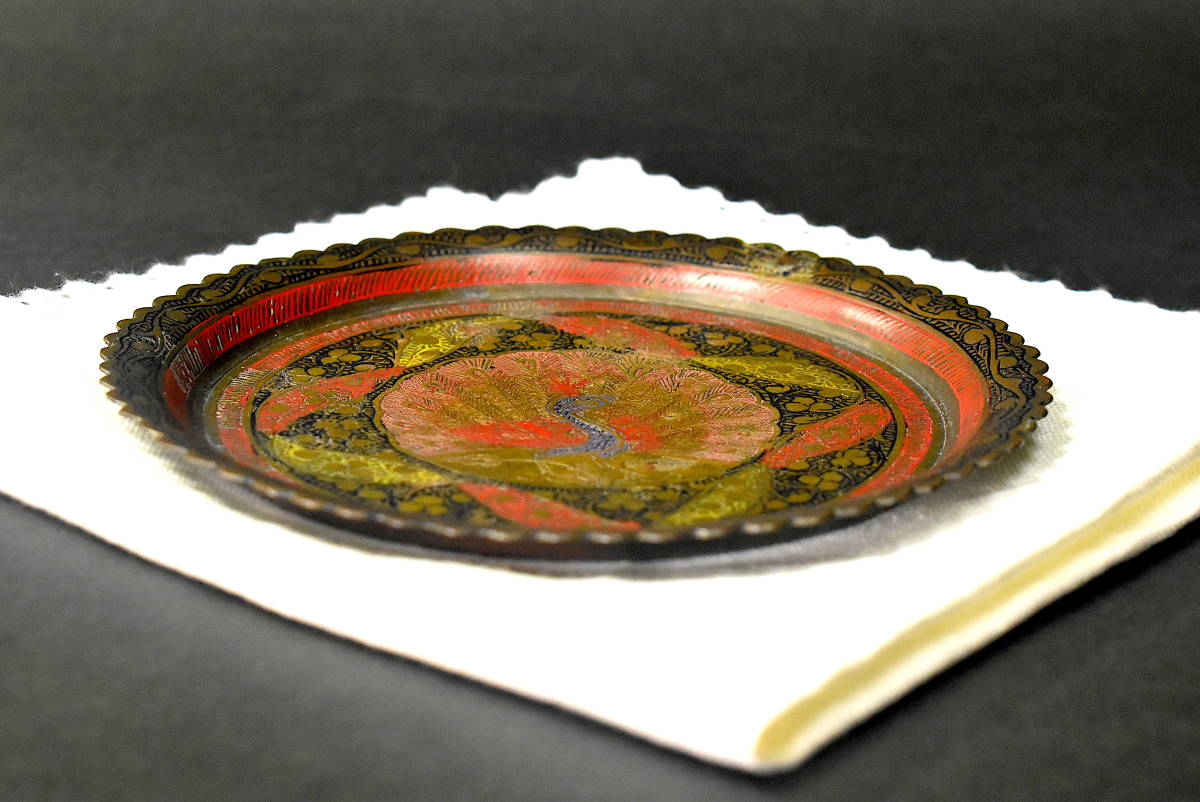 真鍮 孔雀絵皿 インド雑貨 彫刻絵皿 飾り皿/ 象置物】検:金属工芸 線刻