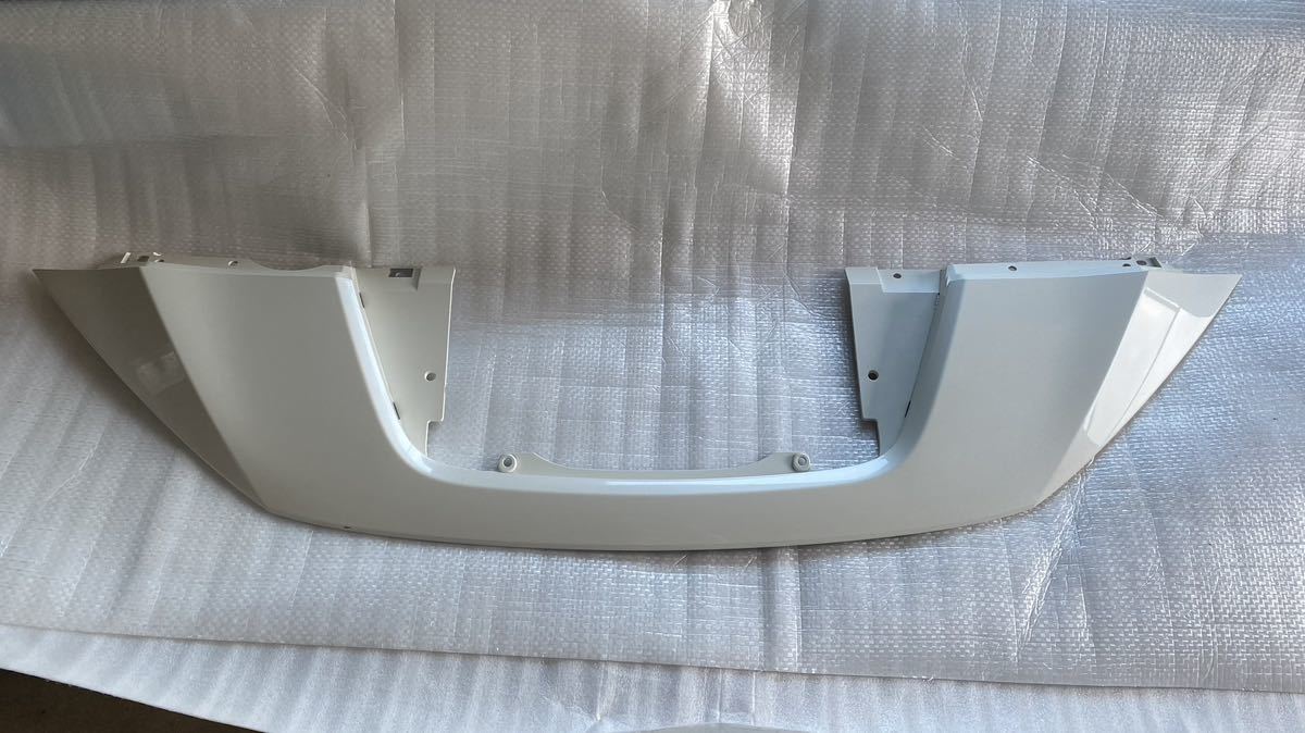 中古品】リーフ ZE1 フロント チャージポートカバー 62320 5SK2A