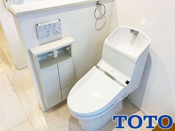 2018年製　TOTO　一体型ウォシュレットトイレ 2018年製 TOTO 一体型ウォシュレットトイレ