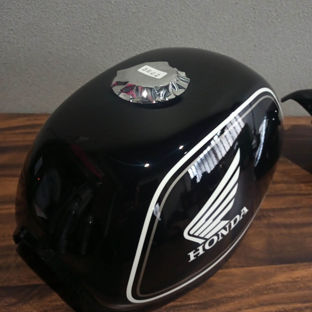 品 ホンダ モンキーFI ガソリンタンク サイドカバー 純正 Z50J AB27 