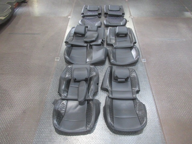 37806　ZGM11W　アイシス　後期　DAD　シートカバー一台分SET　3列目のみ他社メーカー　破れ汚れ有