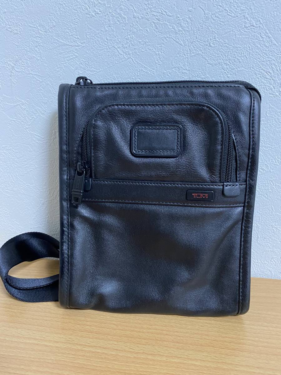 レア●新品同様●TUMI トゥミ Alpha2 レザー ポケット・バッグ・スモール 92110DH ショルダーバッグ 斜め掛け クロスボディ 本革 黒
