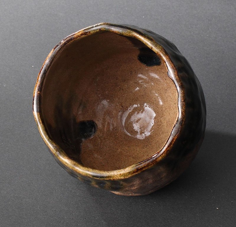 委託HK◇在印あるも判読不能 織部焼筒茶碗（茶道具 陶磁器 陶芸 美濃焼 織部焼 炉 冬 ）_3