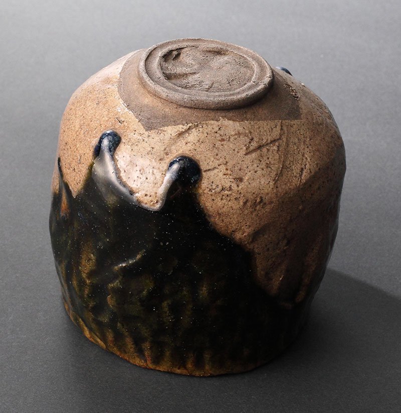 委託HK◇在印あるも判読不能 織部焼筒茶碗（茶道具 陶磁器 陶芸 美濃焼 織部焼 炉 冬 ）_4