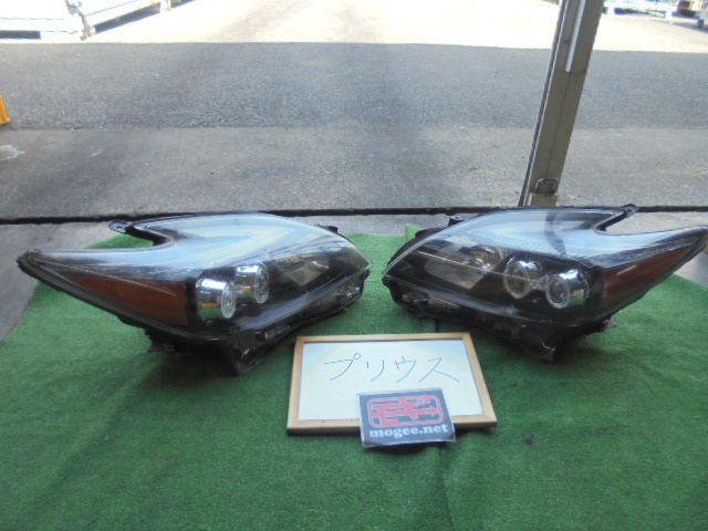 1EO8686AH3 ) トヨタ プリウス ZVW30 純正ヘッドライト左右セット 【最