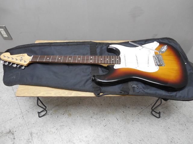 Squier・スクワイヤー・フェンダー・エレキギター・ストラト・ソフト