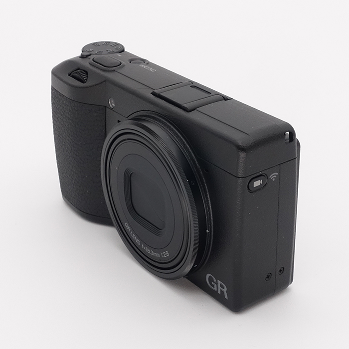 ○【新品同様】リコー RICOH GRⅢ ショット数71枚 オマケあり 保障残11カ月