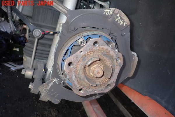 1UPJ-90554300]ポルシェ・パナメーラ 4S(970M48A)右リアナックルハブ 中古