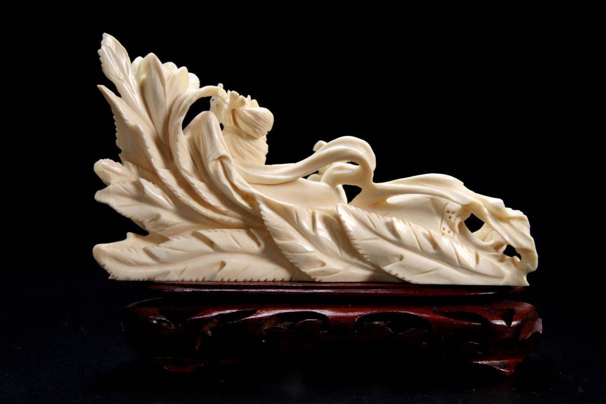 ◇爛◇ 古美術品 牙彫 天女像 8cm 104g 唐木台 箱付