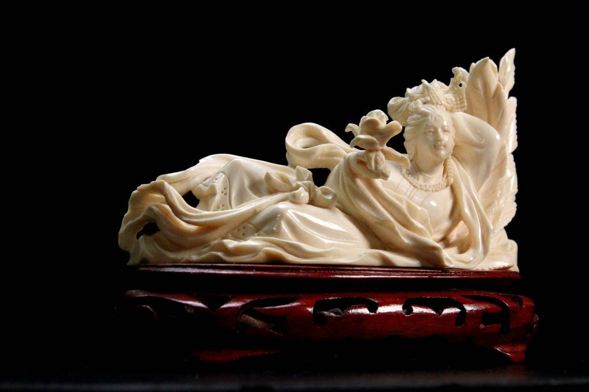 ◇爛◇ 古美術品 牙彫 天女像 8cm 104g 唐木台 箱付