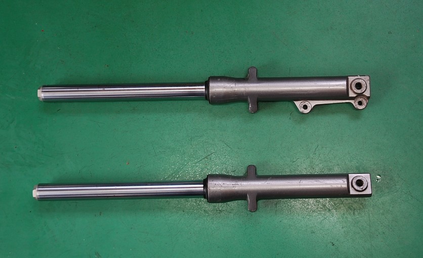 メーカー不明　フロントフォークセット曲り無　外径Φ31ｍｍ