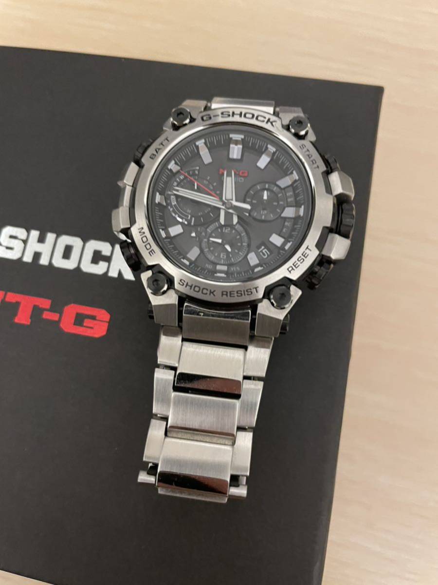Casio G-Shock MT-G MTG-B3000D-1AJF シルバー　ソーラー電波 Bluetooth　箱取説保証書あり